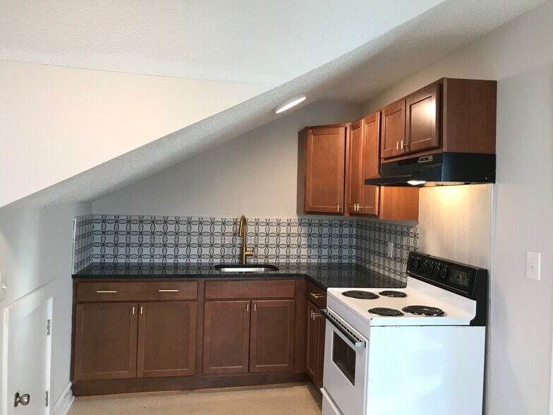 Kitchen - 1219 Grace Ave