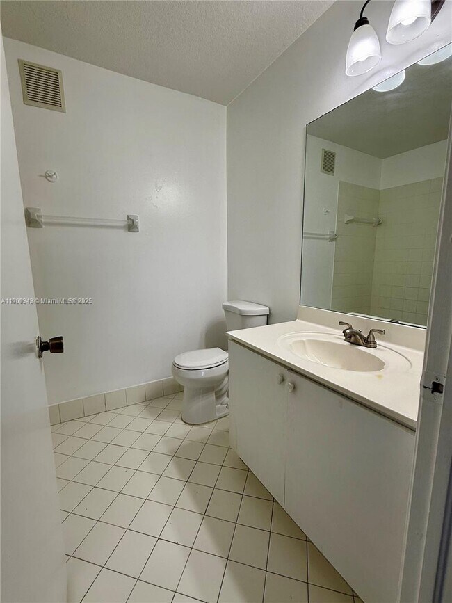 Building Photo - 980 NE 33rd Terrace