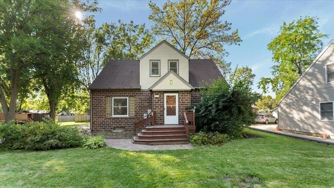 Building Photo - 828 15th St SW