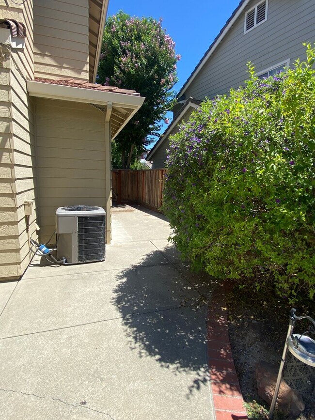 Building Photo - Reflections Home in Pleasanton – 3BR + Lof...