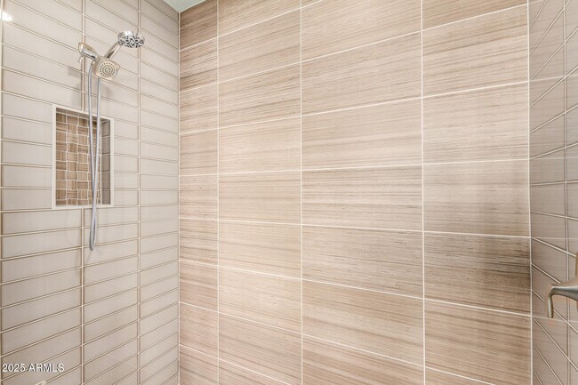 Building Photo - 4322 S Gardenia Dr