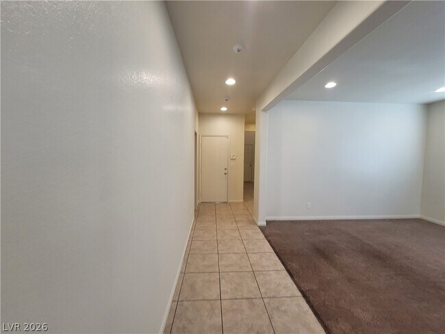 Building Photo - 2409 W Gilmore Ave