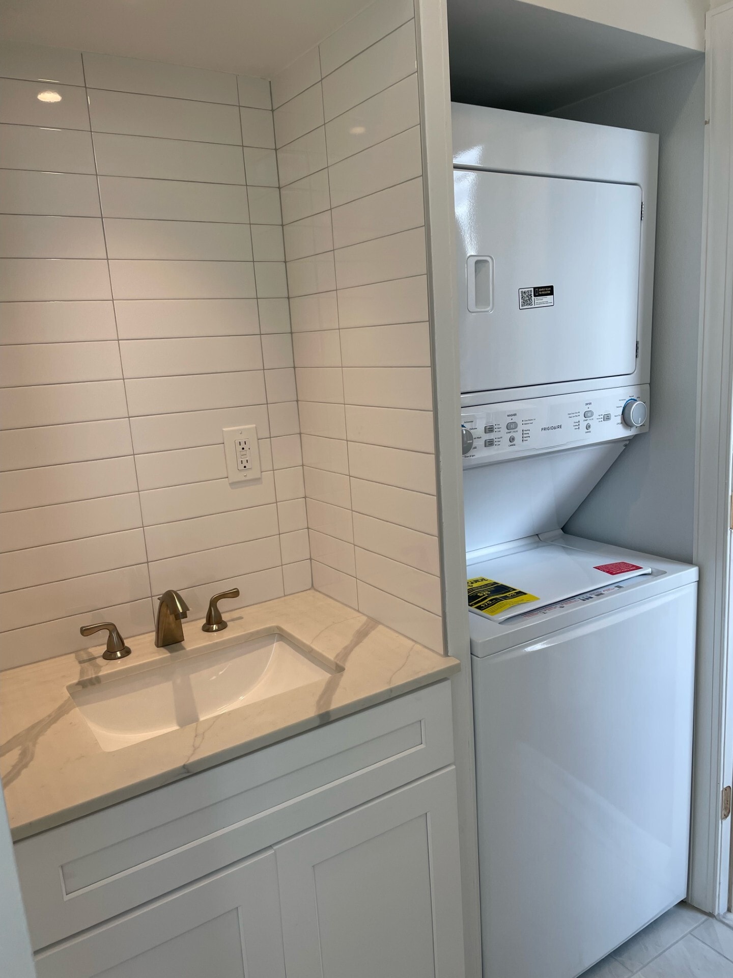 bathroom - 3549 Sunnyside Ave