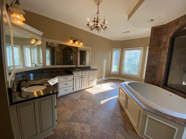 Building Photo - 1440 Asbury Dr