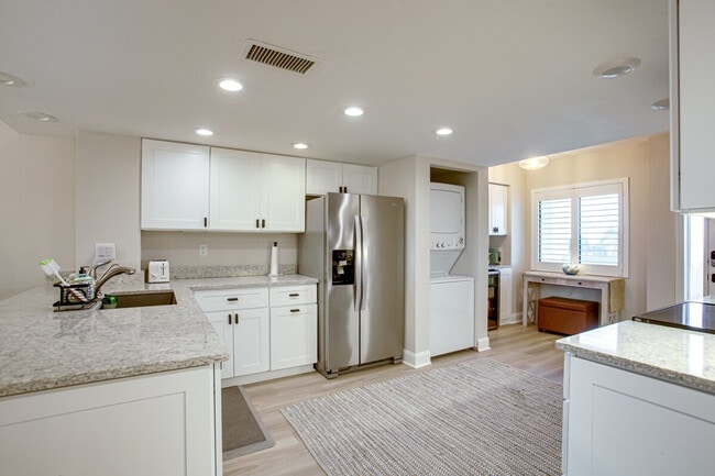 Building Photo - 4263 Bay Beach Ln