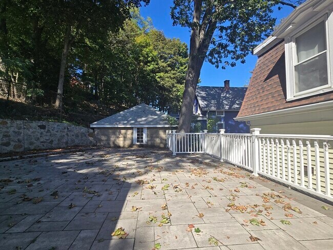 Building Photo - 85 Lynde St