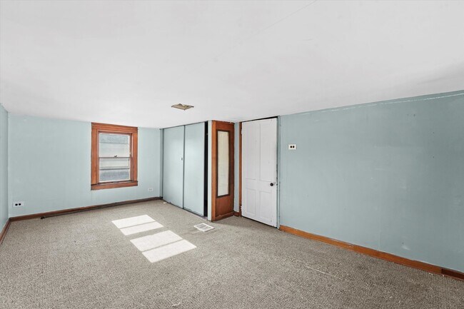 Building Photo - 2230 W 24th St