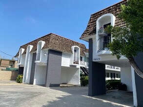 Building Photo - Vanowen