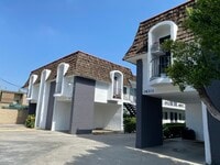 Building Photo - Vanowen
