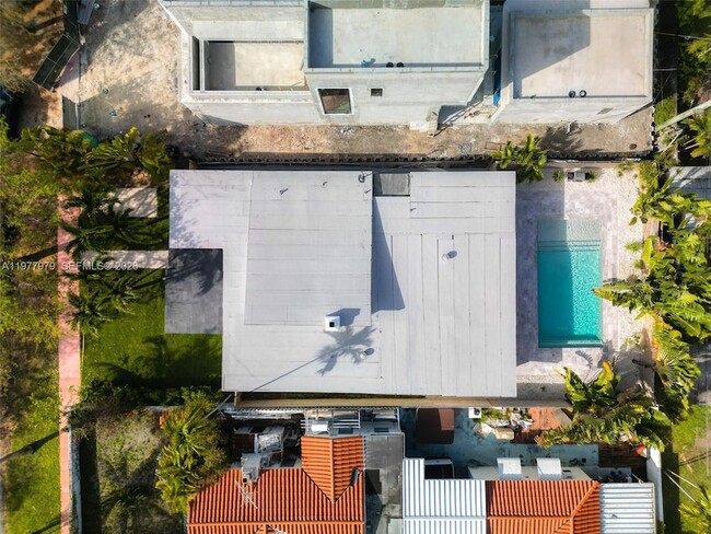 Building Photo - 1519 Biarritz Dr