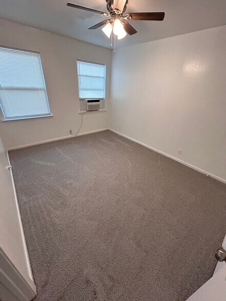 Building Photo - 712 Sunny Ln