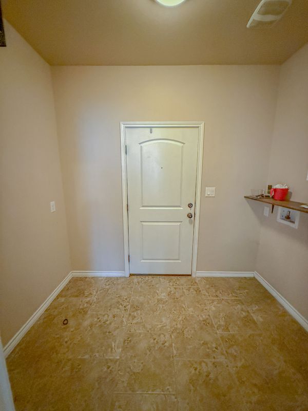 Building Photo - 300 Western Sky Trail