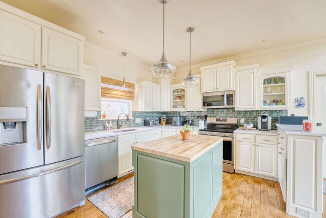 Building Photo - 13810 AR-16 Scenic