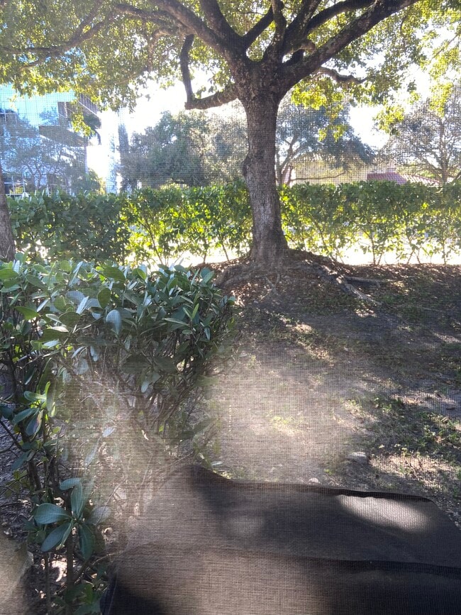 Building Photo - 9641 Riverside Dr