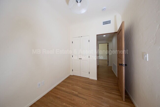 Building Photo - 1260 Ridgeley Dr