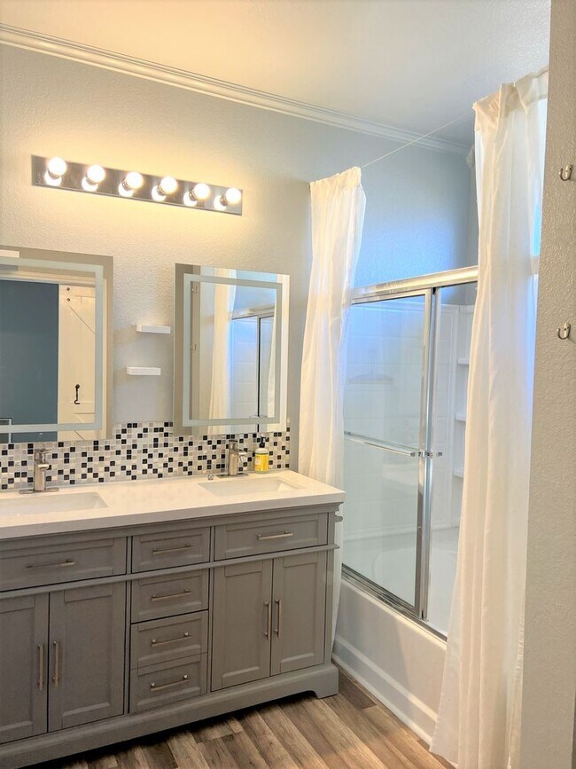 Building Photo - Renovated 3-bedroom Home in Huttoparke