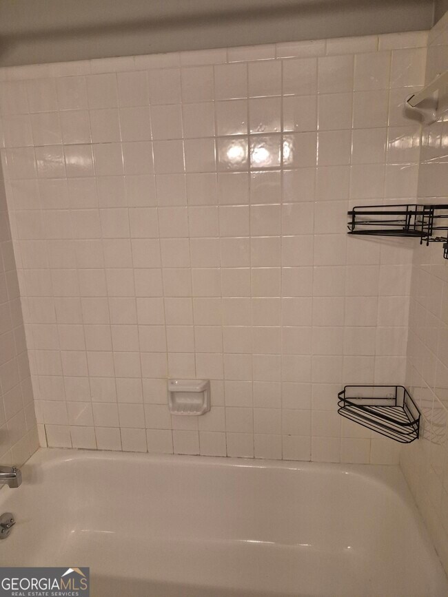 Building Photo - 62 Rumson Ct