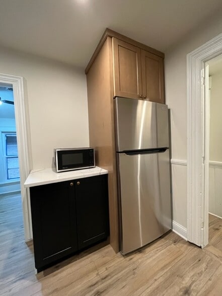 Kitchen - 1380 E 43rd St
