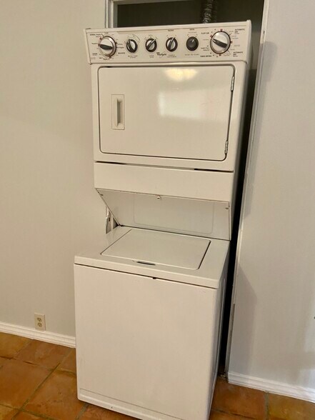 W/D - 1612 Colquitt St