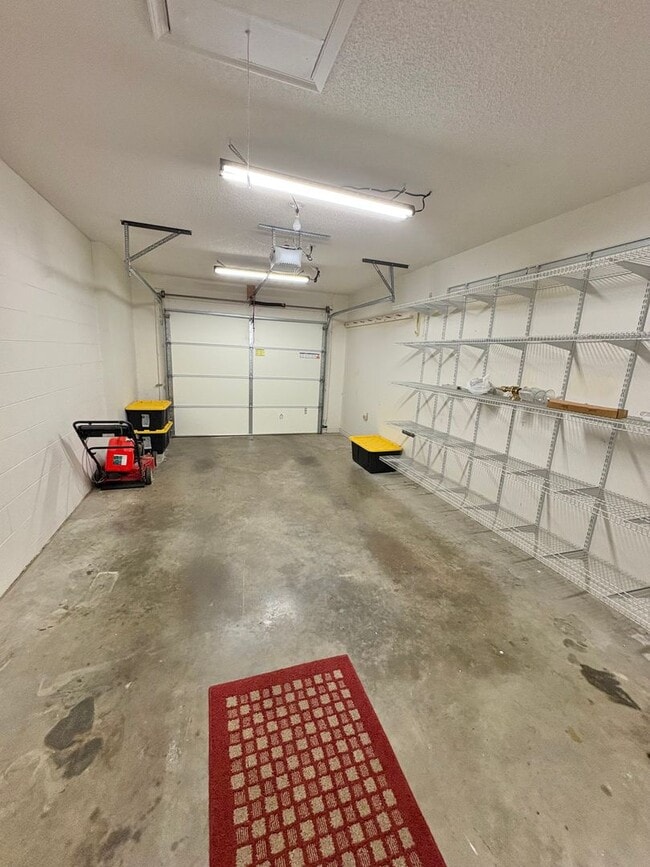 Building Photo - Duplex for Rent