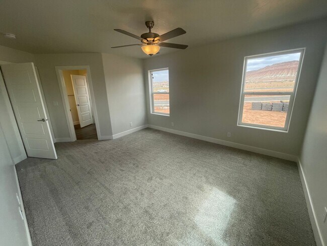 Building Photo - END UNIT Mustang Valley Townhome!!