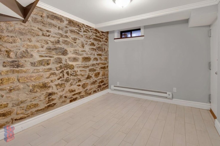 Building Photo - 250 Mott St
