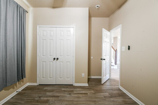 Building Photo - 5410 Linden Grove Ct