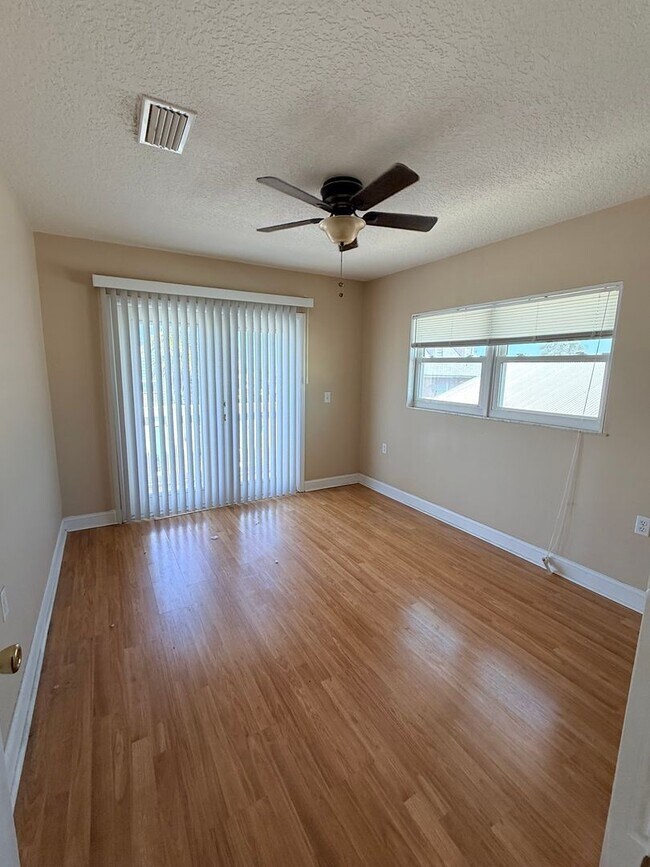 Building Photo - 342 Tarpon Ave