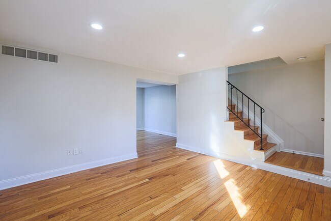 Building Photo - 14 Luffing Ct