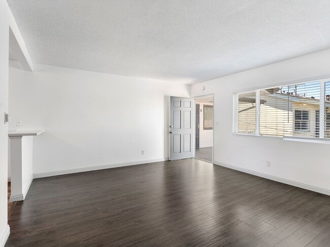 Interior Photo - 1335 Stanley Avenue