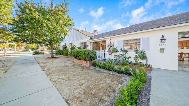 Building Photo - Burbank Wonder Years house