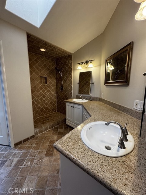 Building Photo - 619 N Jimenez Ln
