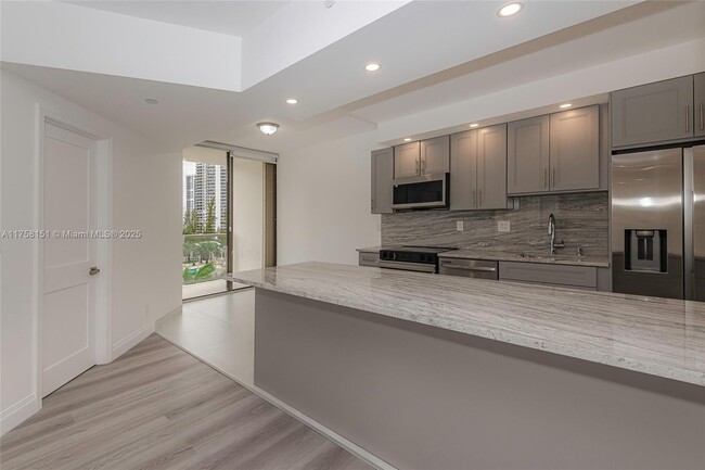 Building Photo - 19500 Turnberry Way
