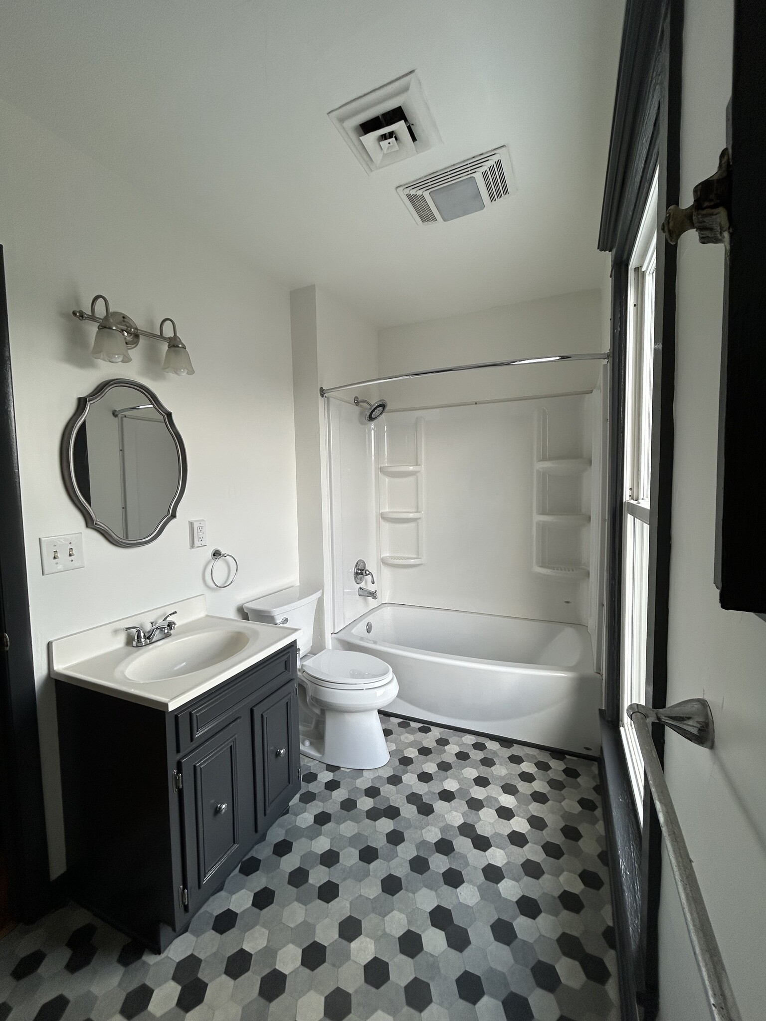 Bath - 407 Collicello St