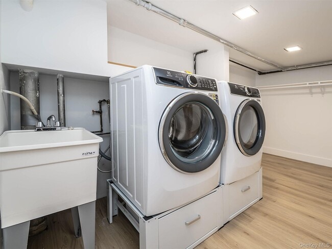 Building Photo - 14 St Pauls Pl