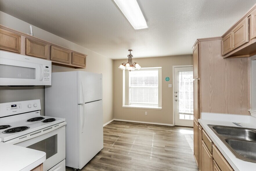 Building Photo - 1402 Gray Dawn Dr