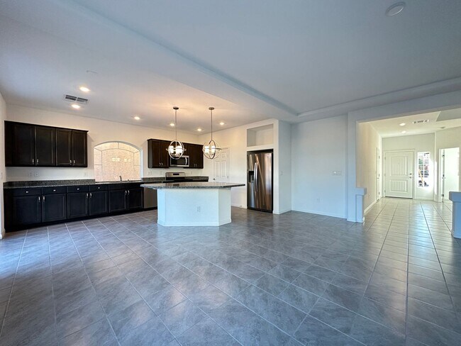 Building Photo - Robindale & Westwind