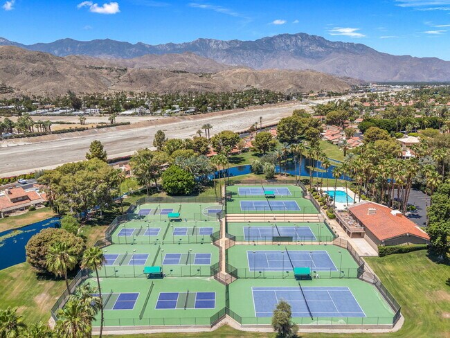 Building Photo - 23 Tennis Club Dr