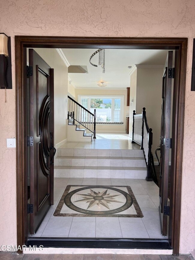 Building Photo - 334 W Avenida De Las Flores