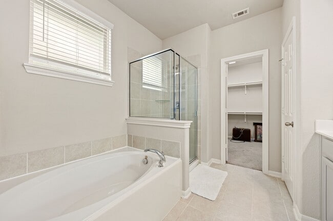 Building Photo - 9415 Summer River Dr