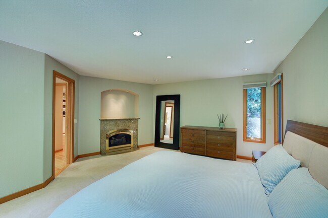 Building Photo - 4bd/3ba Sammamish House