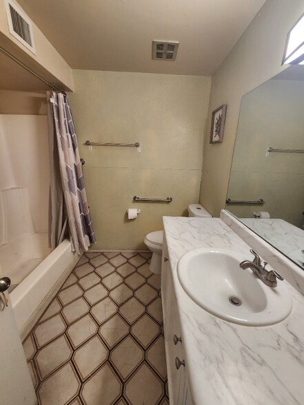 Building Photo - 1575 S Rocky Mountain Dr