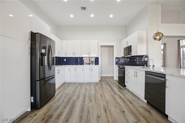 Building Photo - 2504 Youngdale Dr