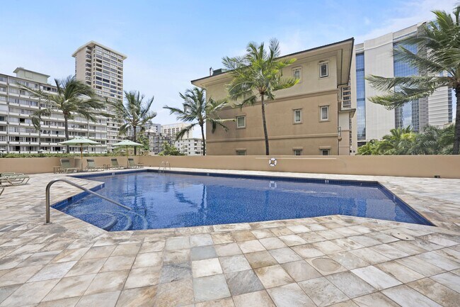 Building Photo - 2121 Ala Wai Blvd