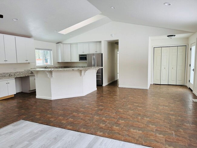 Building Photo - 2 bedroom 2 bath cabin close to hiking and biking trails