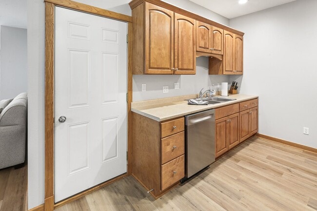 Building Photo - Maintenance Free Living Arrangement