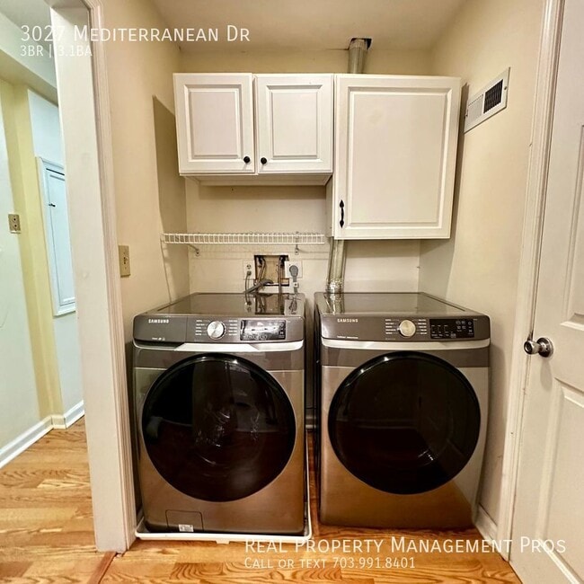 Building Photo - 3027 Mediterranean Dr