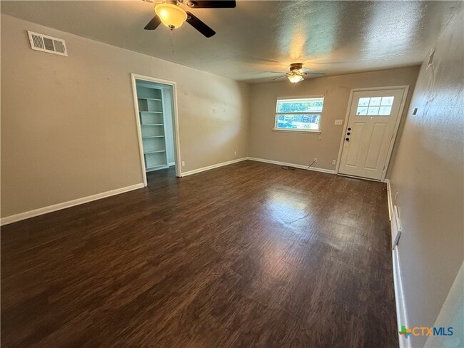 Building Photo - 1400 N East St