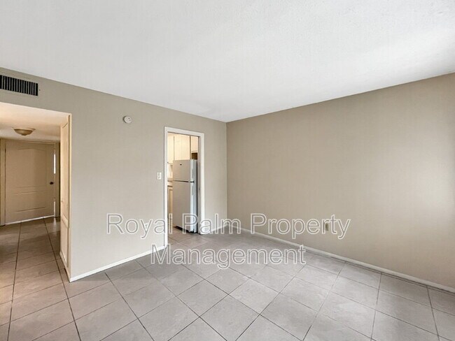 Building Photo - 8895 Via Isola Court