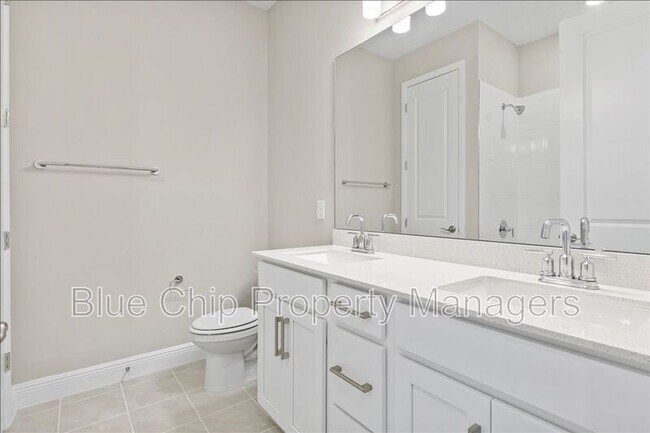 Building Photo - 1229 Pampus Dr